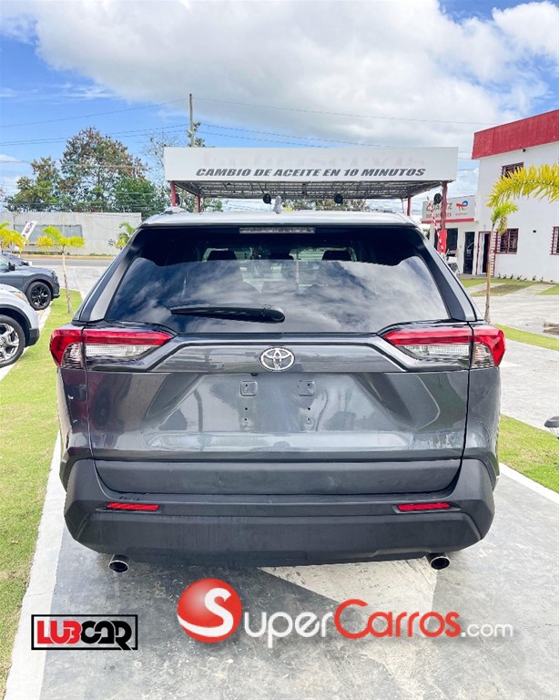 2020 Toyota RAV4 LE — foto 7 / 11