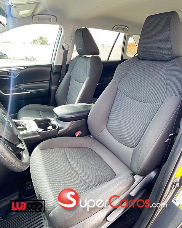 2020 Toyota RAV4 LE — foto 8 / 11