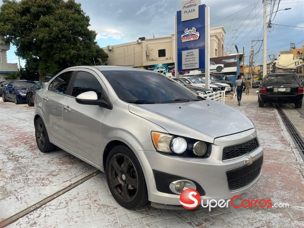 2015 Chevrolet Sonic LT — foto 2 / 9
