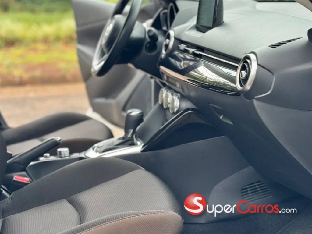 2021 Mazda 2 — foto 2 / 11