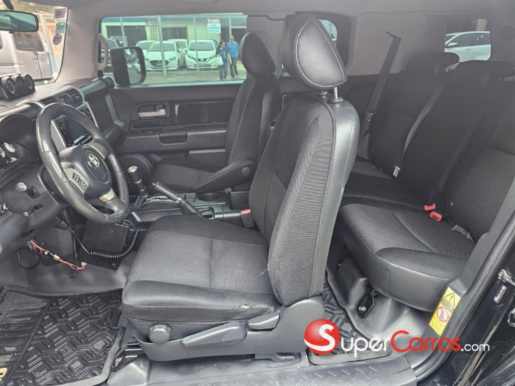 2007 Toyota FJ Cruiser — foto 8 / 12