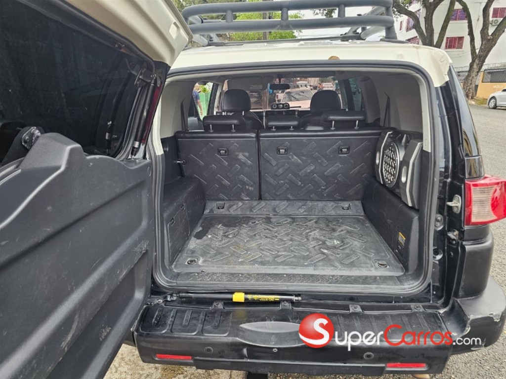 2007 Toyota FJ Cruiser — foto 11 / 12