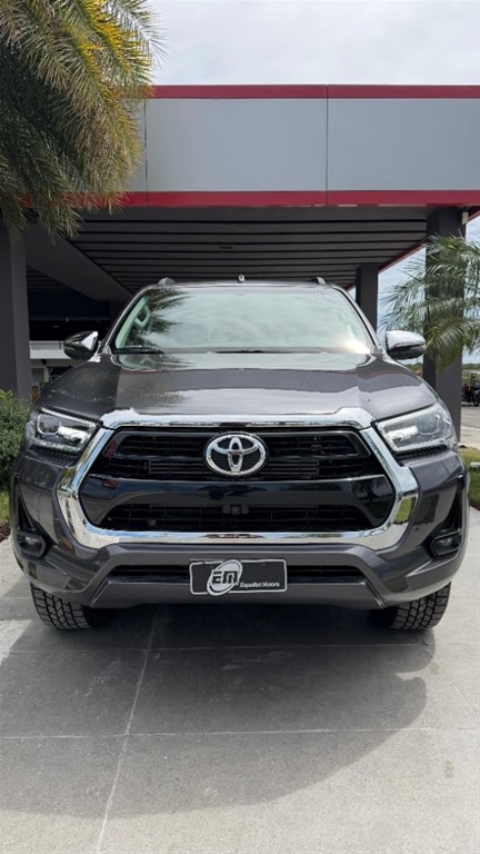 2025 Toyota Hilux Limited — foto 2 / 5