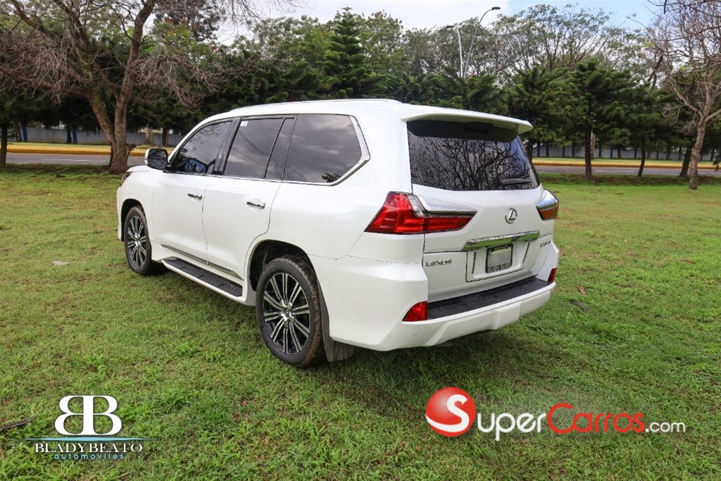 2020 Lexus LX 570 — foto 8 / 12