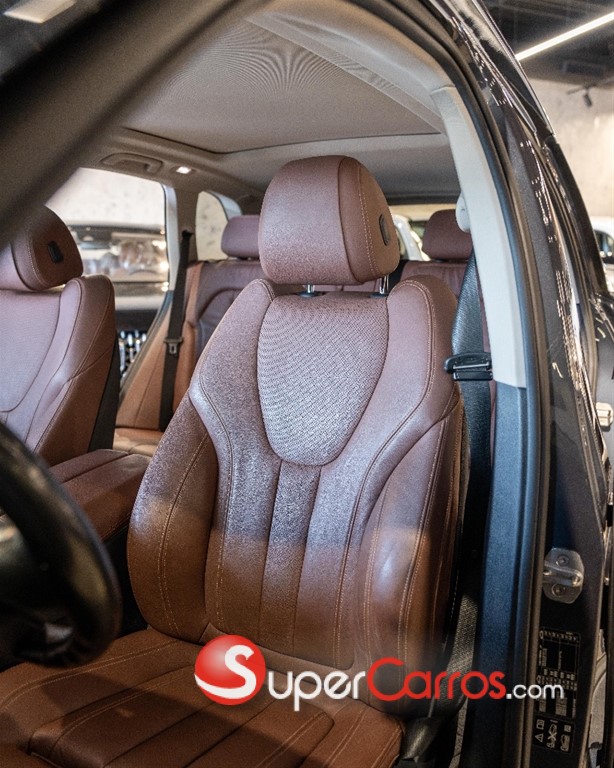 2019 BMW X 5 40i — foto 7 / 12