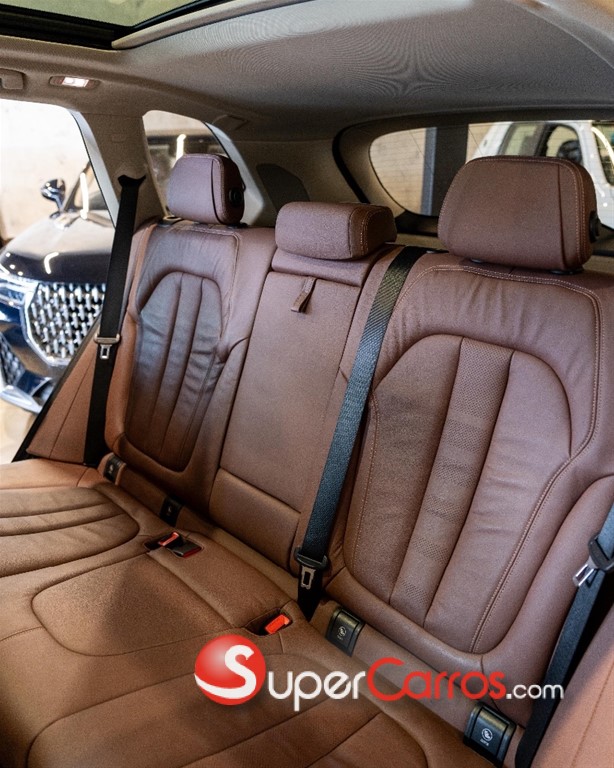 2019 BMW X 5 40i — foto 9 / 12