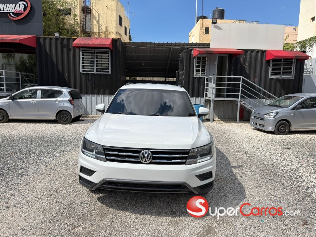 2020 Volkswagen Tiguan TSI — foto 2 / 9