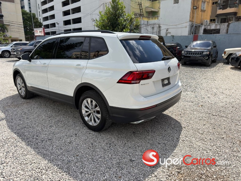 2020 Volkswagen Tiguan TSI — foto 3 / 9