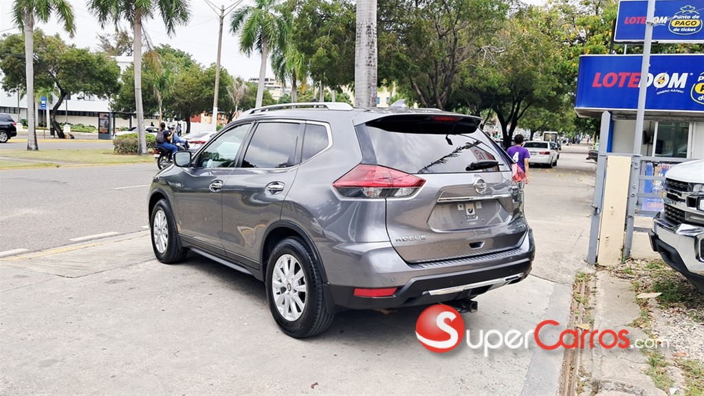 2020 Nissan Rogue SV — foto 5 / 12