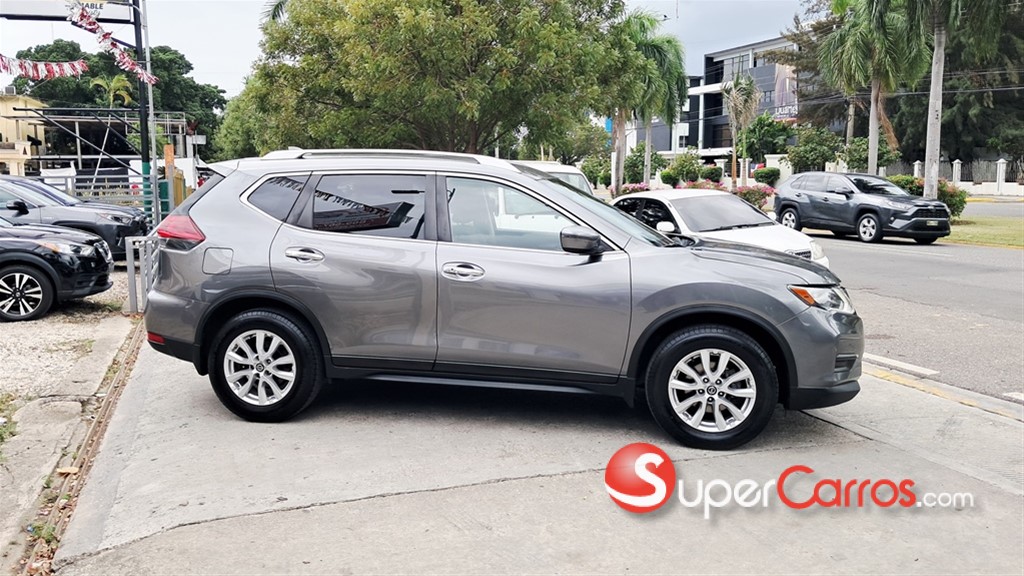 2020 Nissan Rogue SV — foto 6 / 12