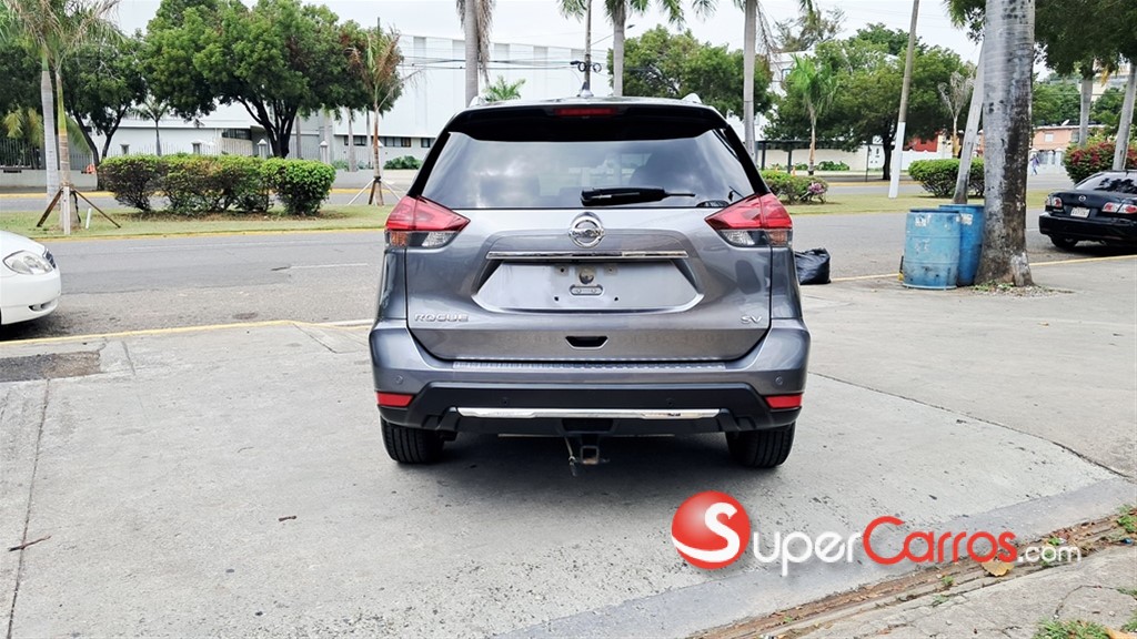 2020 Nissan Rogue SV — foto 7 / 12
