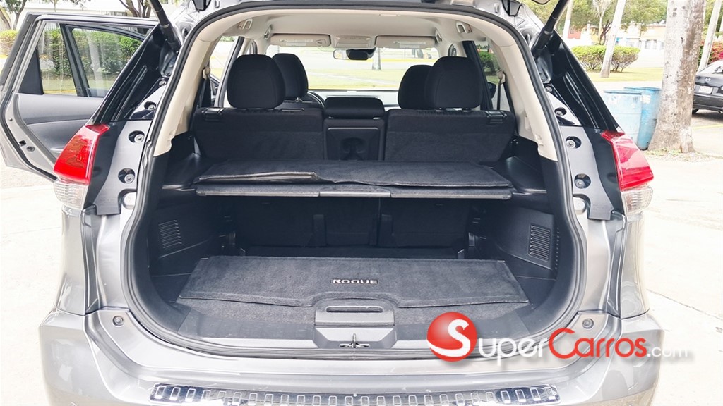2020 Nissan Rogue SV — foto 8 / 12