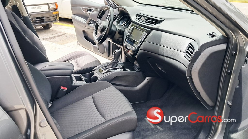 2020 Nissan Rogue SV — foto 10 / 12