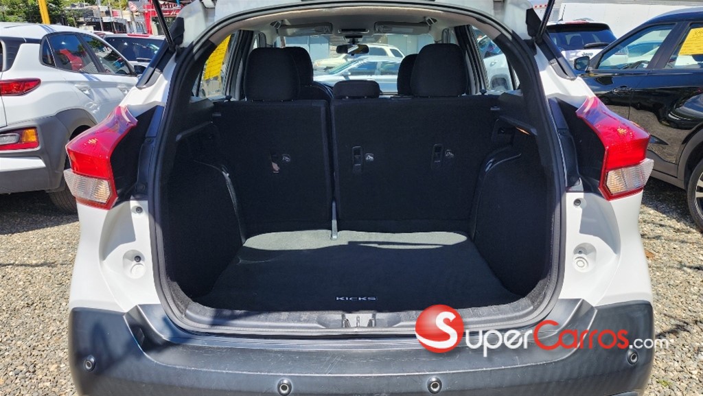 2020 Nissan Kicks — foto 12 / 12