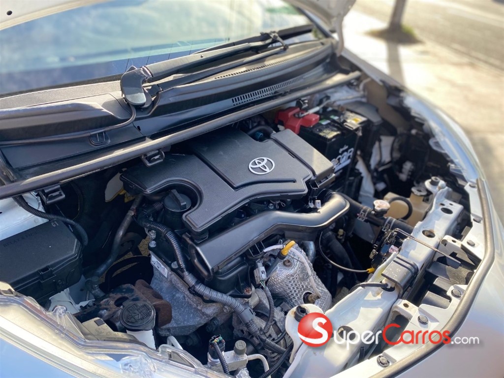 2020 Toyota VITZ — foto 6 / 11