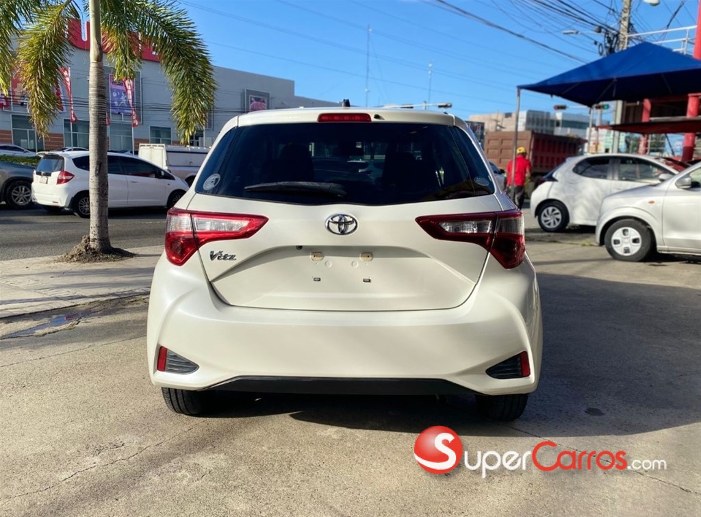 2020 Toyota VITZ — foto 9 / 11