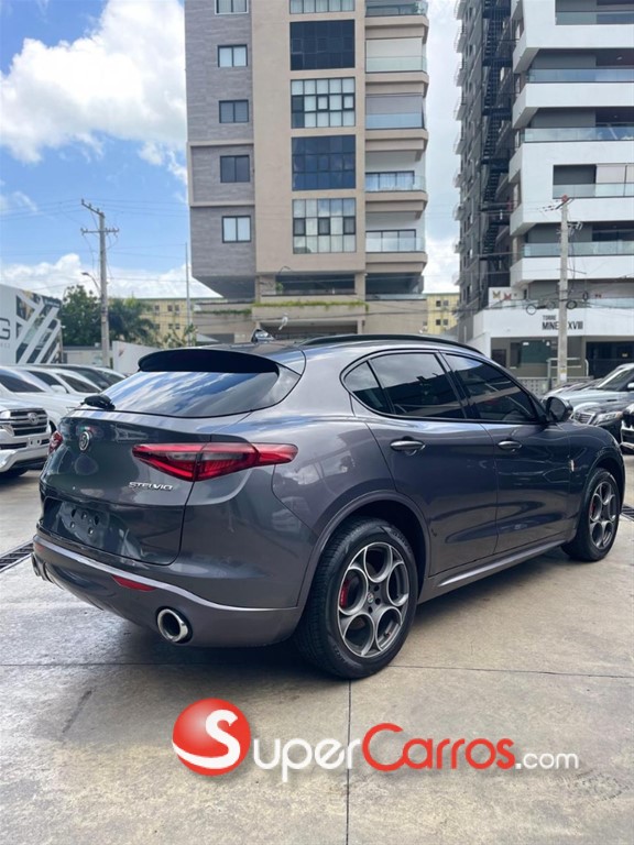 2018 Alfa Romeo Stelvio — foto 4 / 8