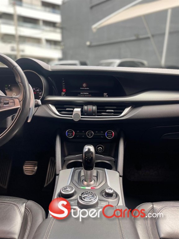2018 Alfa Romeo Stelvio — foto 6 / 8