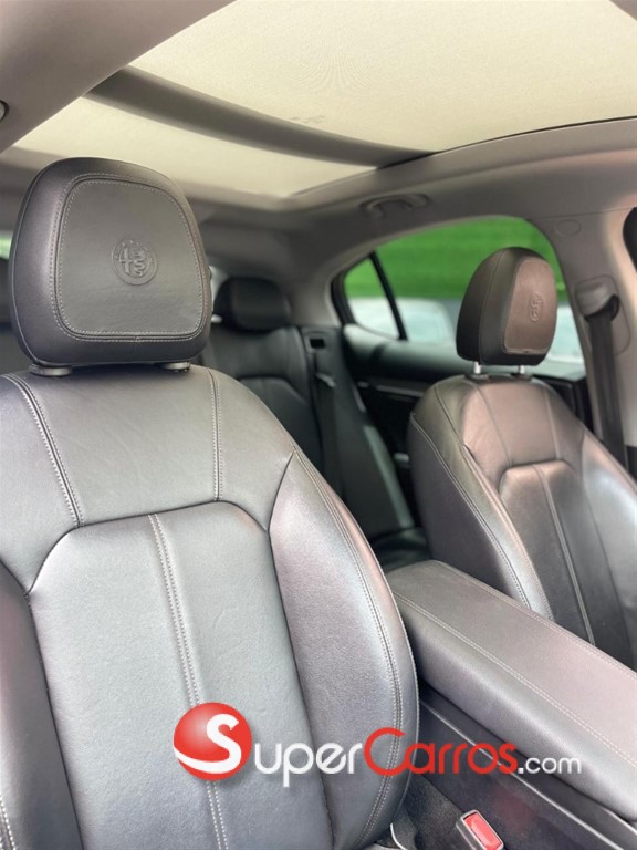 2018 Alfa Romeo Stelvio — foto 8 / 8