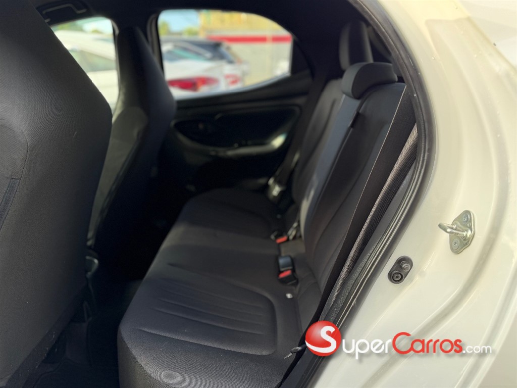2021 Toyota Yaris — foto 11 / 12