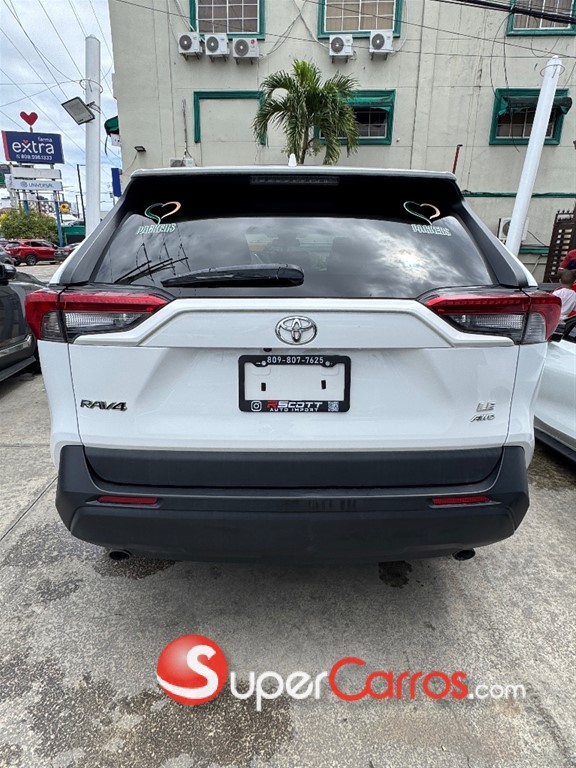 2020 Toyota RAV4 LE PLUS — foto 6 / 12