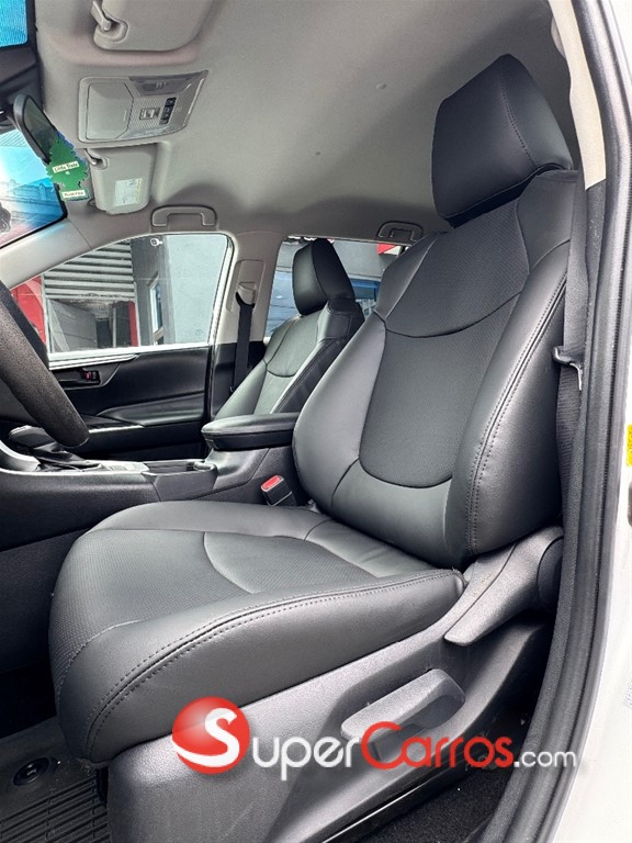 2020 Toyota RAV4 LE PLUS — foto 8 / 12