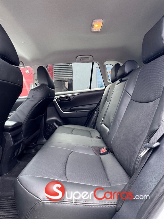 2020 Toyota RAV4 LE PLUS — foto 9 / 12