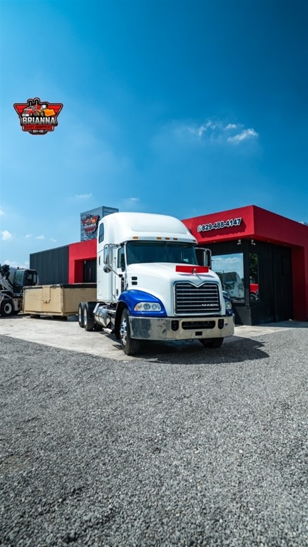 2012 Mack Pinnacle