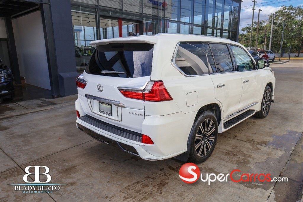 2016 Lexus LX 570 — foto 8 / 12