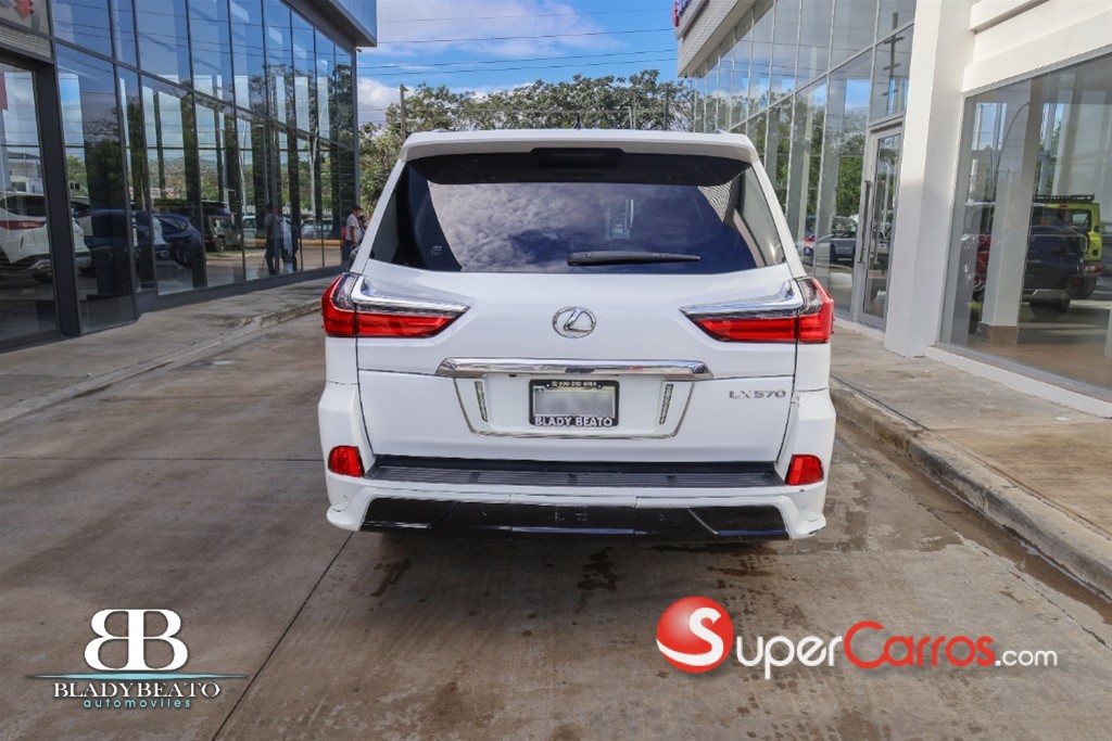 2016 Lexus LX 570 — foto 9 / 12