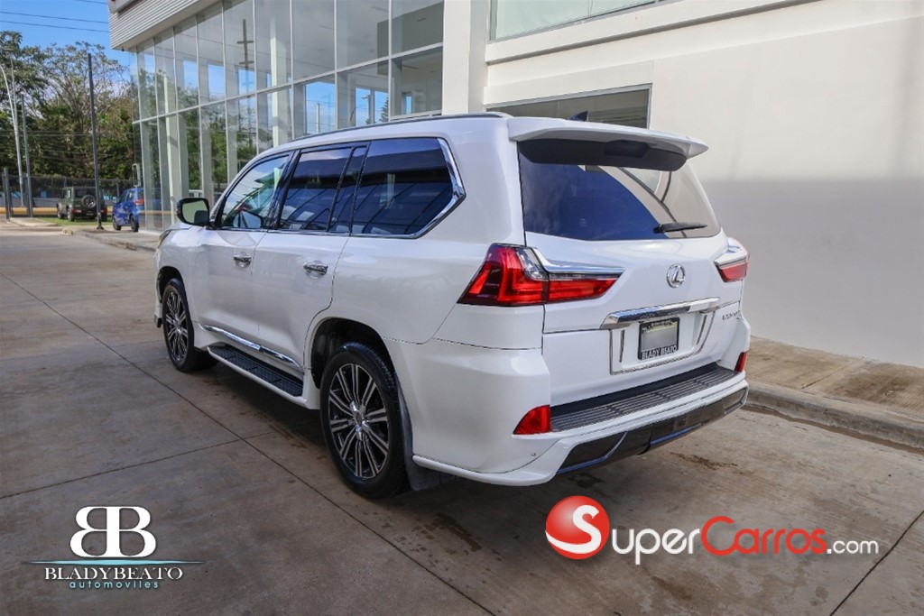 2016 Lexus LX 570 — foto 10 / 12