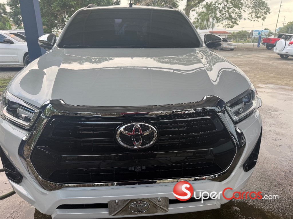 2025 Toyota Hilux SRV