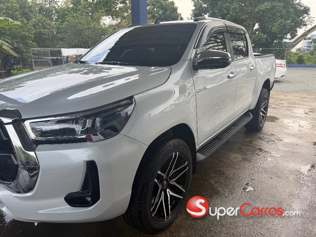 2025 Toyota Hilux SRV — foto 2 / 8