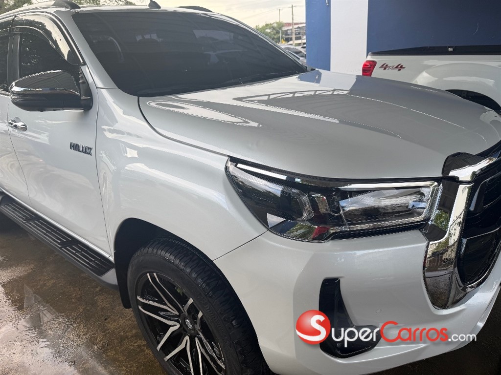 2025 Toyota Hilux SRV — foto 3 / 8