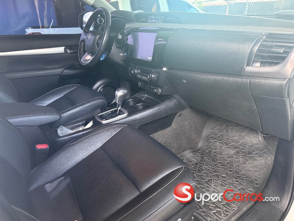 2025 Toyota Hilux SRV — foto 4 / 8