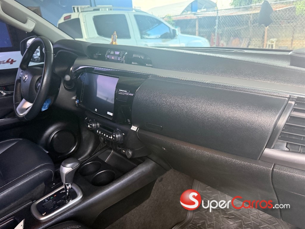 2025 Toyota Hilux SRV — foto 5 / 8
