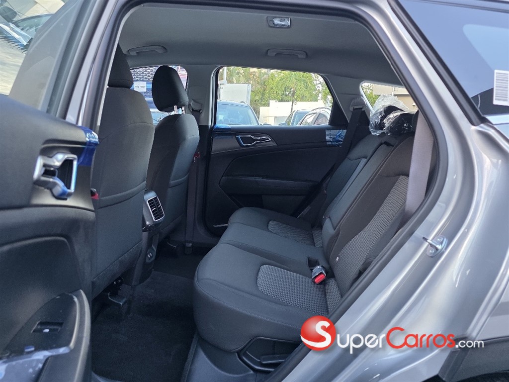2027 Kia Sportage Sport — foto 9 / 12