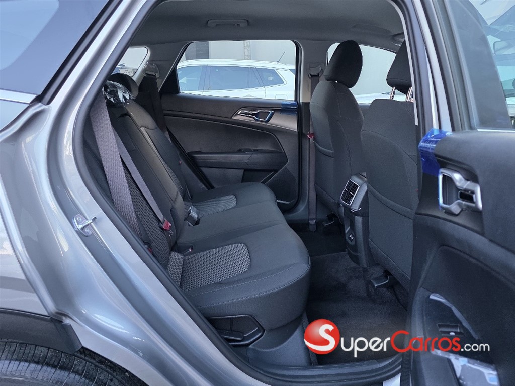 2027 Kia Sportage Sport — foto 11 / 12