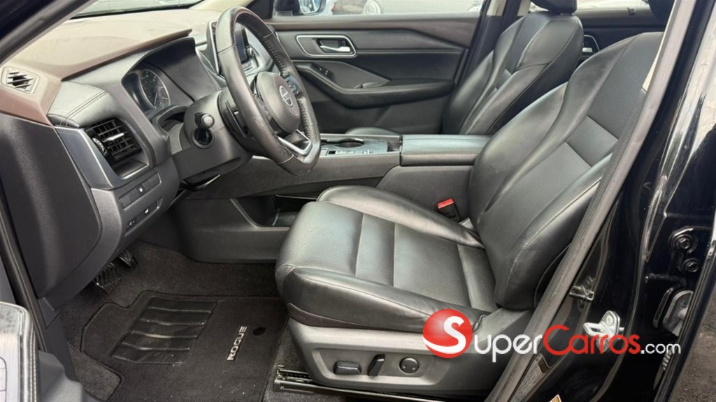 2021 Nissan Rogue SV — foto 8 / 12