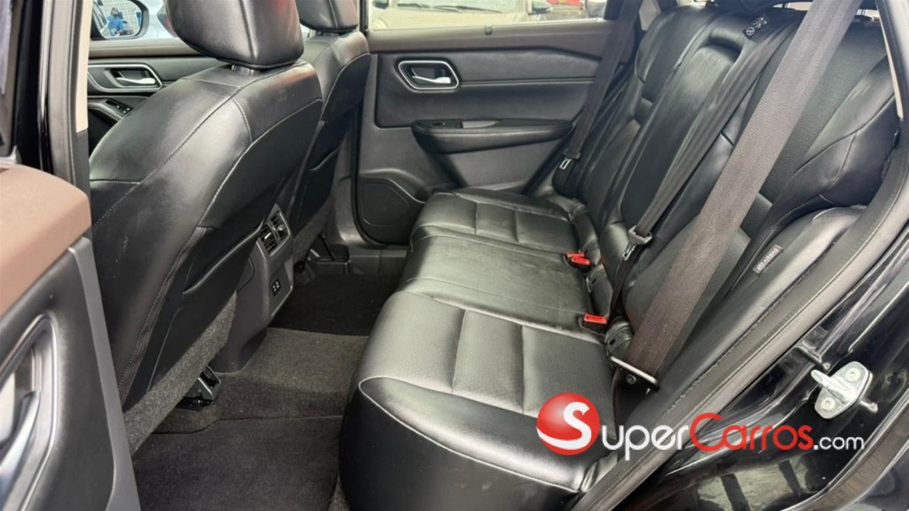 2021 Nissan Rogue SV — foto 9 / 12