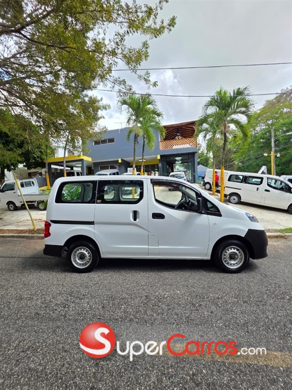 2020 Nissan NV 200 — foto 2 / 10