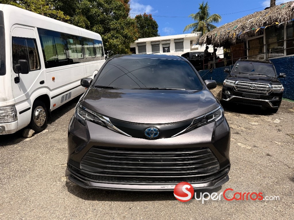 2021 Toyota Sienna LE — foto 2 / 12