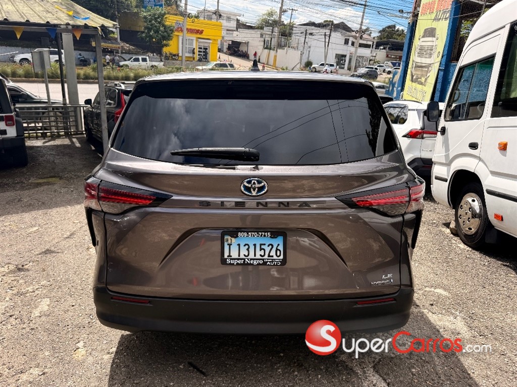 2021 Toyota Sienna LE — foto 3 / 12
