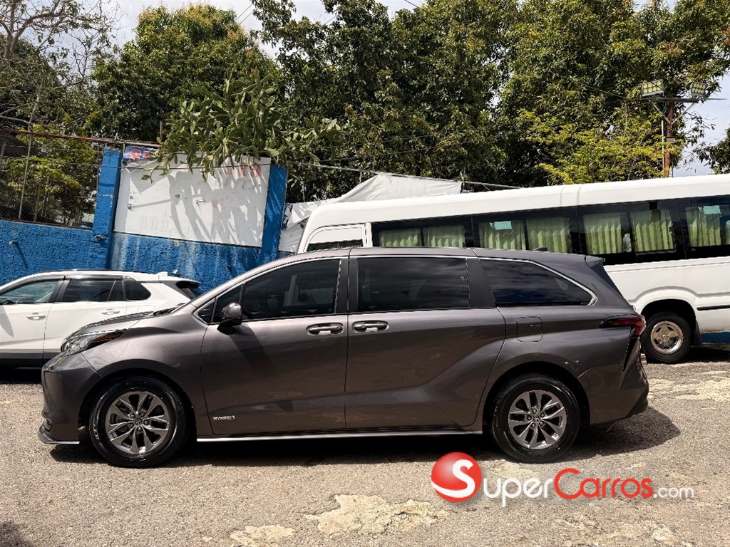 2021 Toyota Sienna LE — foto 5 / 12