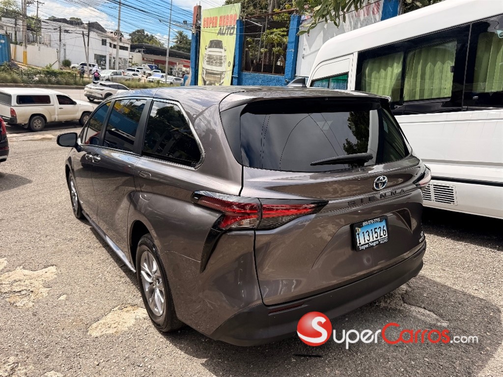 2021 Toyota Sienna LE — foto 6 / 12