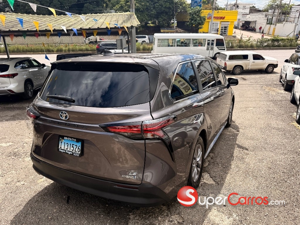 2021 Toyota Sienna LE — foto 7 / 12