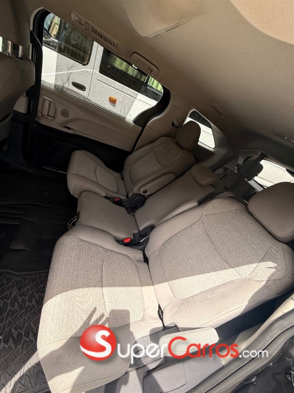 2021 Toyota Sienna LE — foto 8 / 12