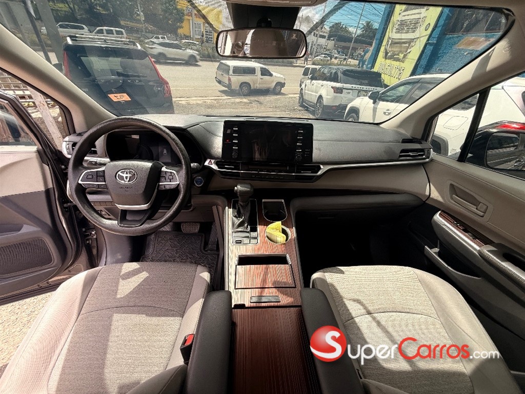 2021 Toyota Sienna LE — foto 9 / 12