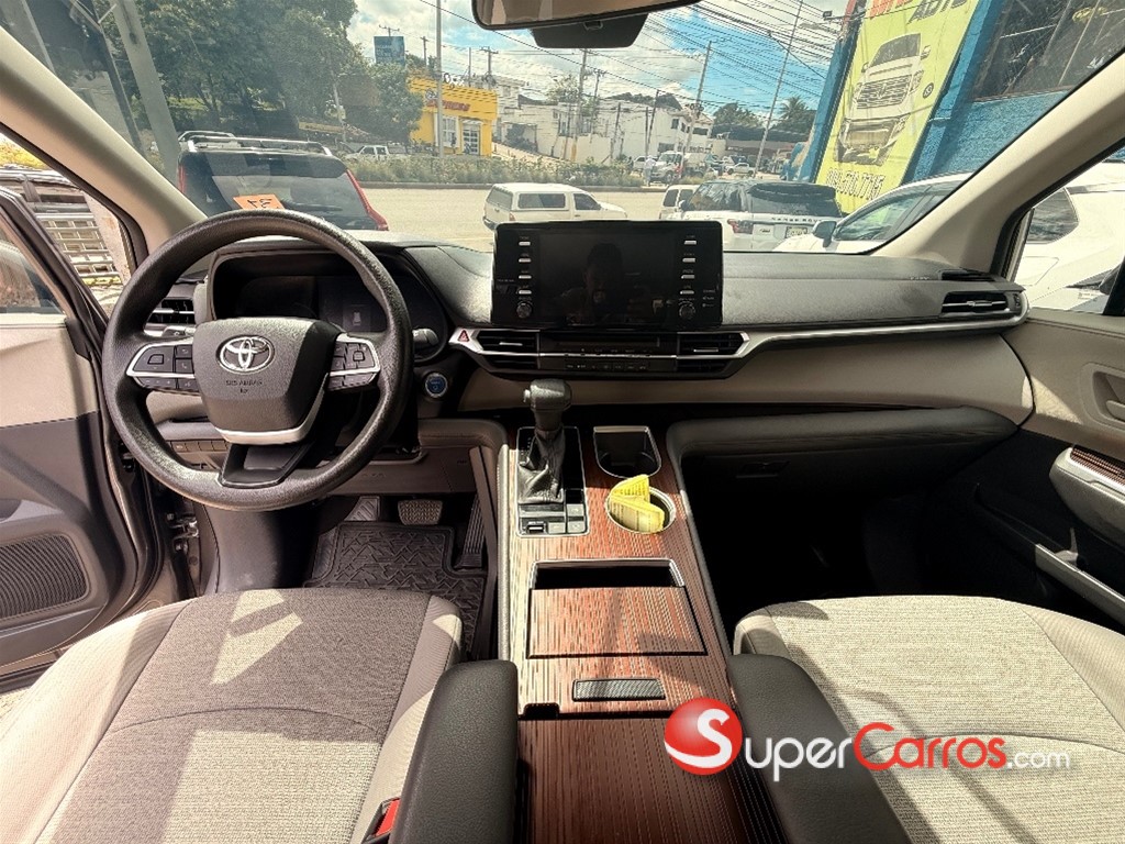 2021 Toyota Sienna LE — foto 11 / 12