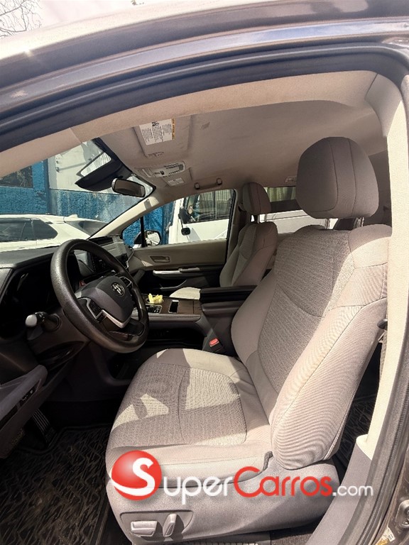 2021 Toyota Sienna LE — foto 12 / 12